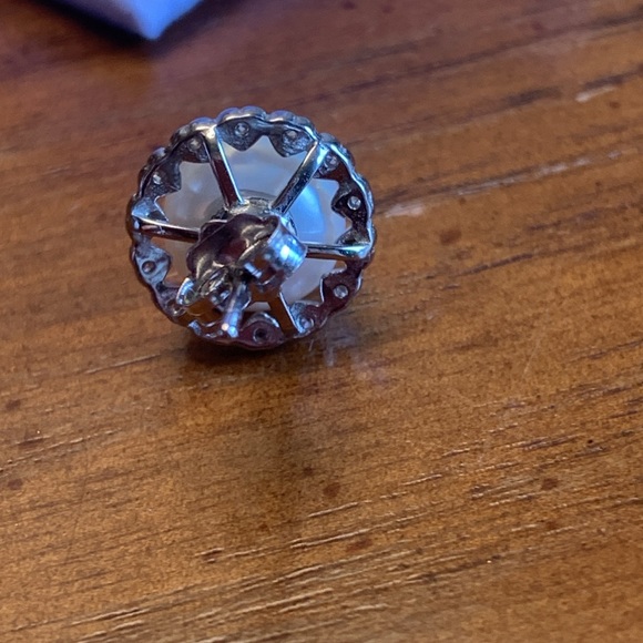 Genuine White Pearl 8.5mm Sterling Silver 925 Simulated Diamond Studs - Picture 4 of 12